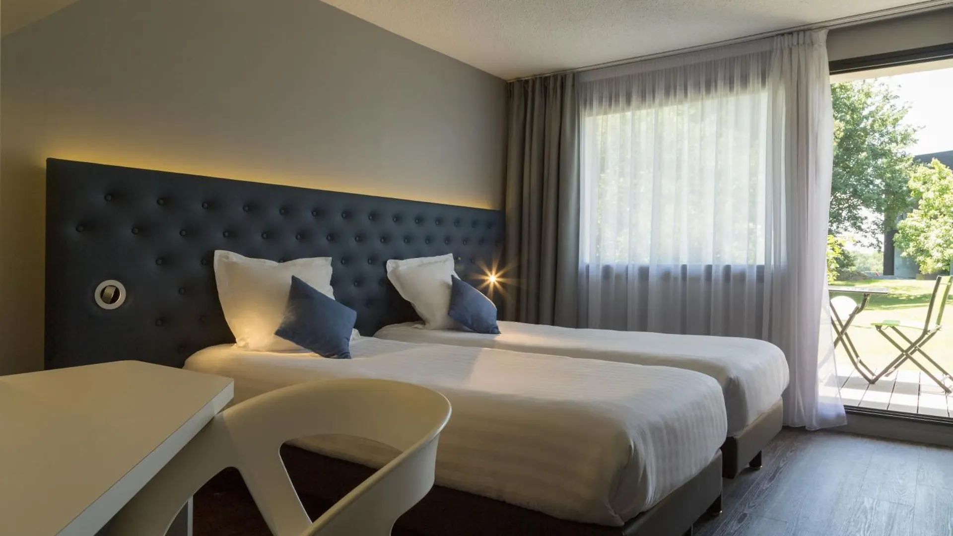 The Originals City, Hotel Les Caps, Saint-Brieuc Est Ламбаль 3*,  Франция
