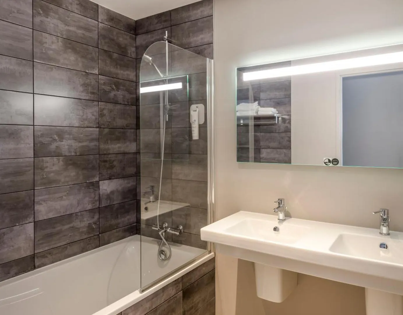 The Originals City, Hotel Les Caps, Saint-Brieuc Est Lamballe 3*,  France