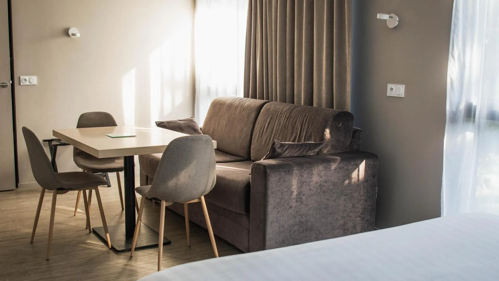 The Originals City, Hotel Les Caps, Saint-Brieuc Est Lamballe 3*,  France