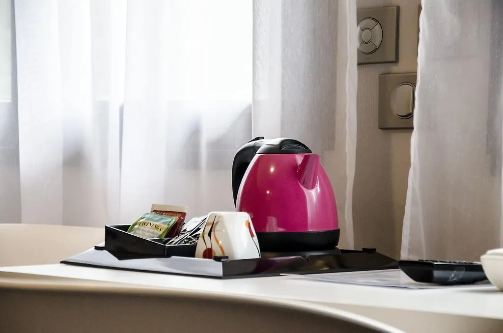 The Originals City, Hotel Les Caps, Saint-Brieuc Est Lamballe 3*,  France